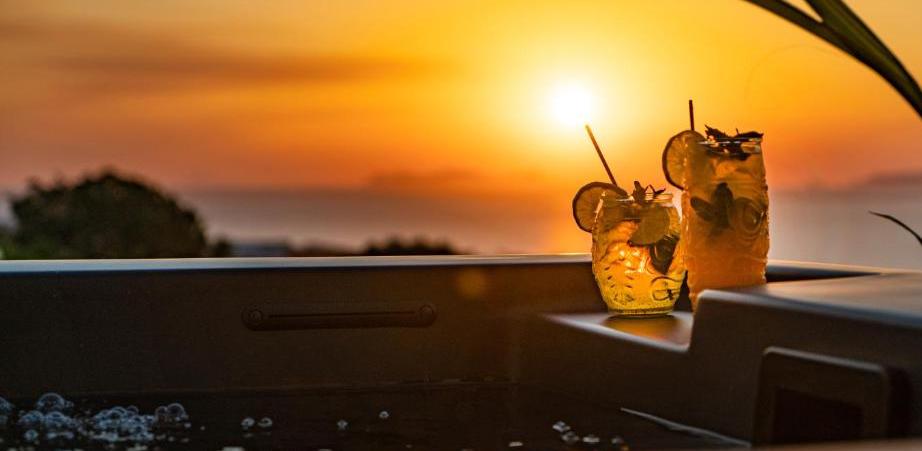 Sea paradise villas - Hotel in oia santorini- private pool with sea view