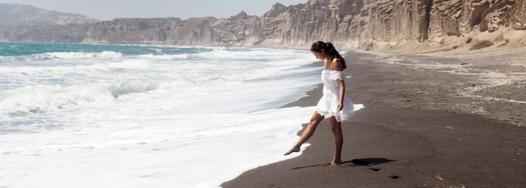 Seaside Sea paradise villas accommodation next to the sea in Santorini